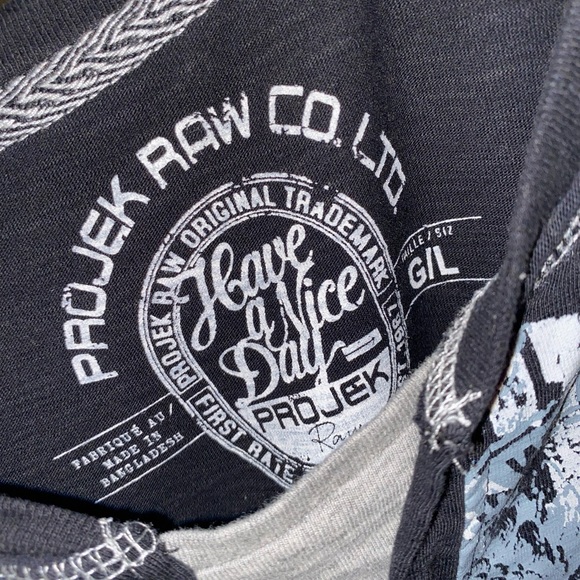 Great shirt only worn a few times. Nice quality biker type of look - Picture 2 of 3